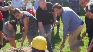Lundqvist visits Gothenburg for the Groundbreaking Ceremony to help build 13 more rooms for families at RMH.