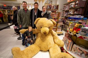  December 5th 2018: A heartwarming evening at FAO Schwarz when the Lundqvist family, Henrik Lundqvist Foundation and The Garden of Dreams Foundation surprised our friend Emma with a holiday shopping spree. [Picture credit: Rana Feure/MSG Photos]