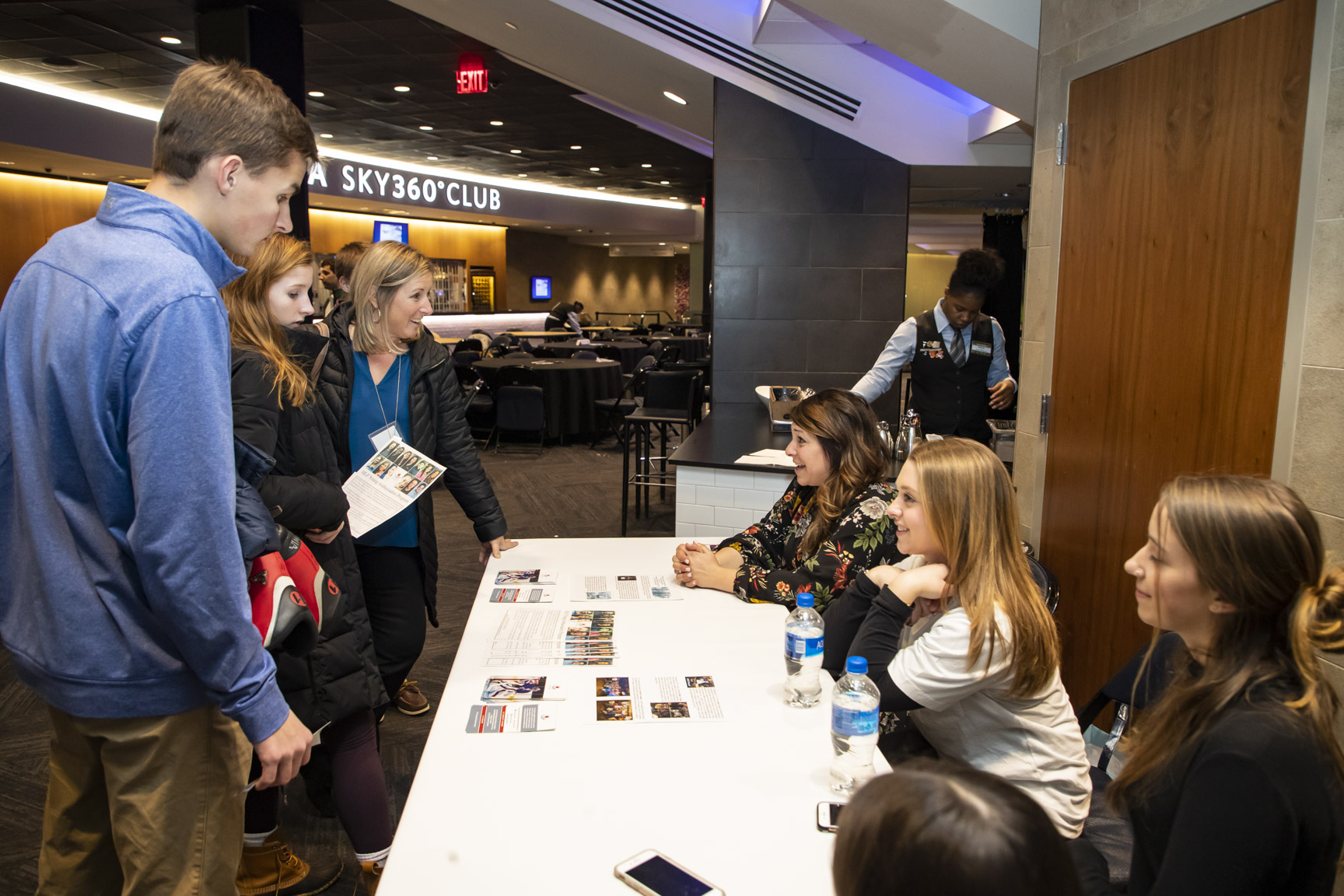 On January 16th 2019 HLF hosted a 2nd ice-skating event with CHASE at the Madison Square Garden. Guests were invited for dinner, a Q&A hosted by Bill Pidto and ice-skating at the world’s most famous arena together with Henrik Lundqvist. NYR’s Mika Zibanejad brought the event to another level with his DJ skills.