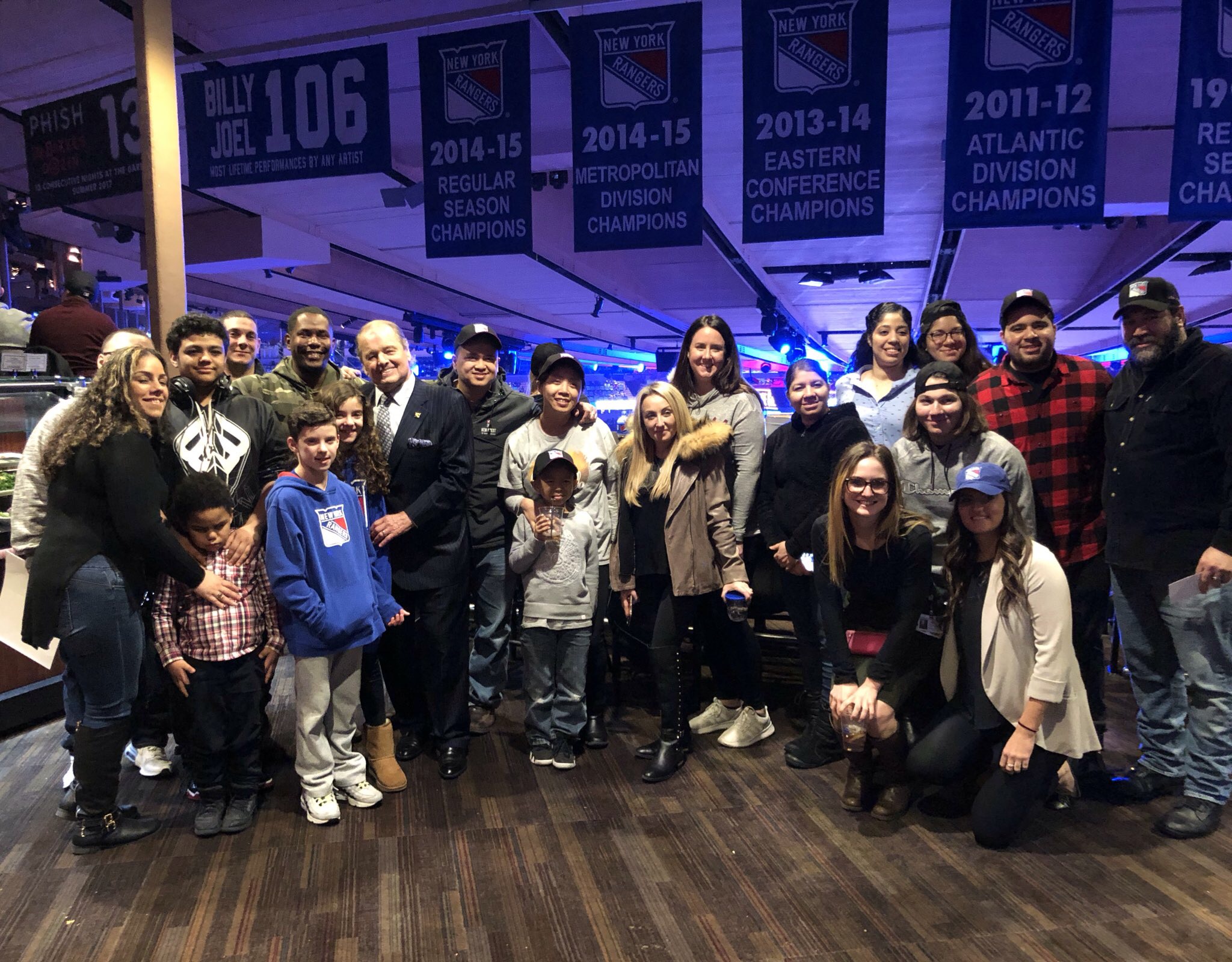 Families from Sloane Kettering enjoyed a NYR game from Henrik’s Crease with their new friend, NYR legend Rod Gilbert on February 4th.