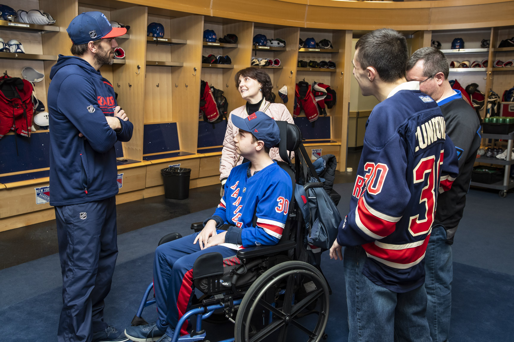 On Wednesday April 3rd 2019, Henrik had the honor to meet with Thomas and his family in the NYR locker-room post the Senators game. It was a heartwarming meeting for everyone involved and a dream come true for Thomas. Picture credit: Rebecca Taylor/MSG Photos