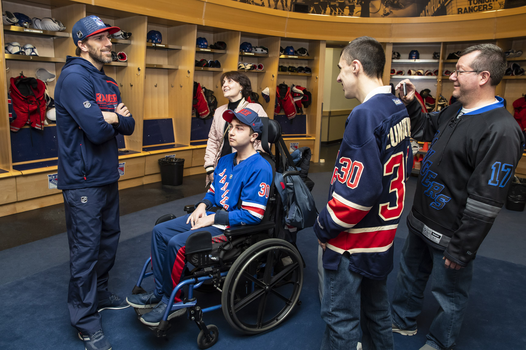 On Wednesday April 3rd 2019, Henrik had the honor to meet with Thomas and his family in the NYR locker-room post the Senators game. It was a heartwarming meeting for everyone involved and a dream come true for Thomas. Picture credit: Rebecca Taylor/MSG Photos