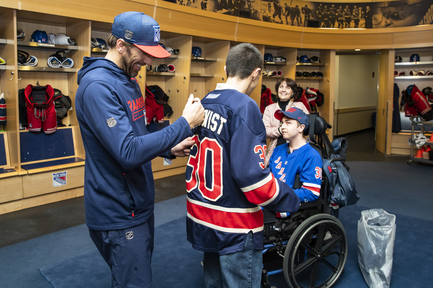 On Wednesday April 3rd 2019, Henrik had the honor to meet with Thomas and his family in the NYR locker-room post the Senators game. It was a heartwarming meeting for everyone involved and a dream come true for Thomas. Picture credit: Rebecca Taylor/MSG Photos