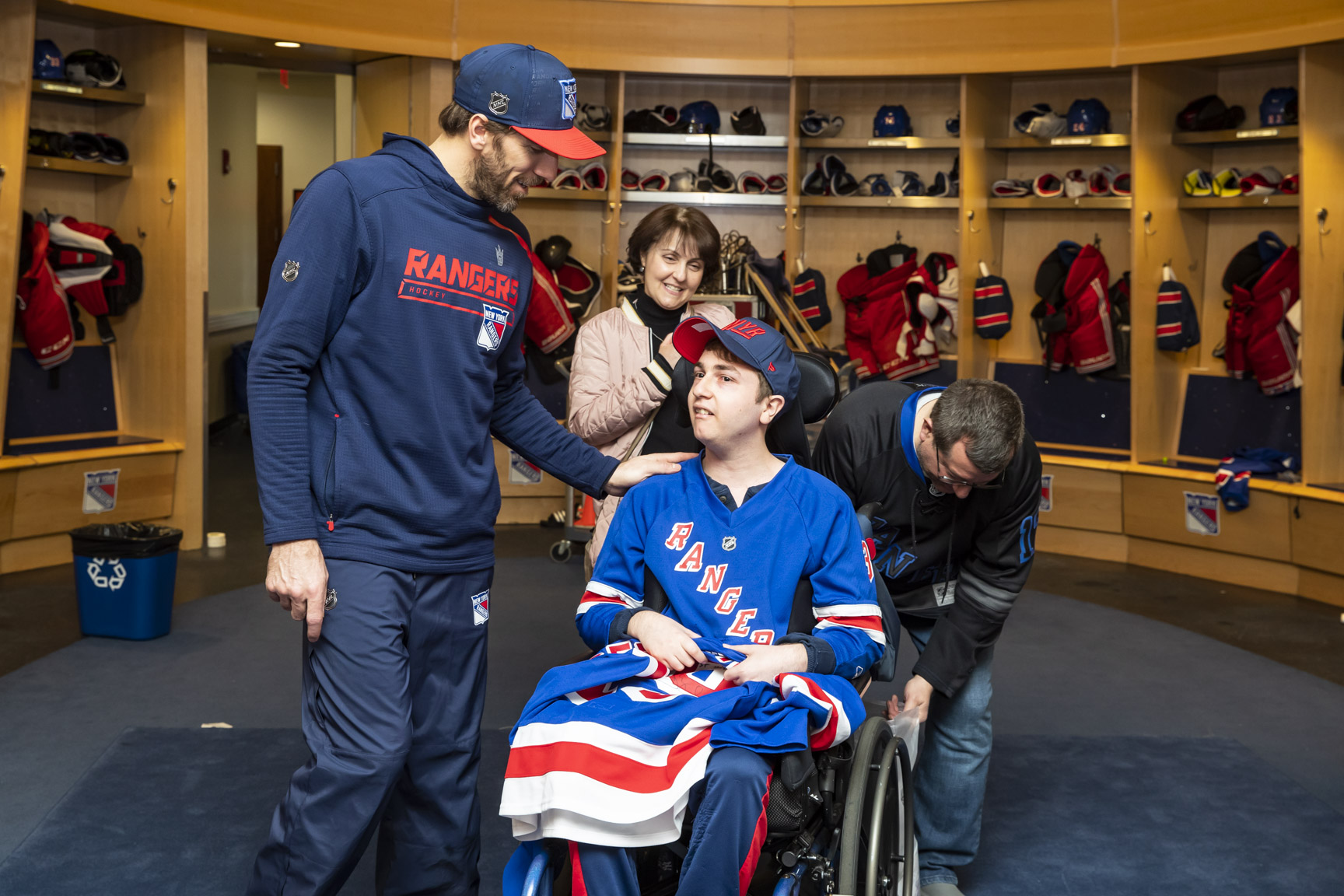 On Wednesday April 3rd 2019, Henrik had the honor to meet with Thomas and his family in the NYR locker-room post the Senators game. It was a heartwarming meeting for everyone involved and a dream come true for Thomas. Picture credit: Rebecca Taylor/MSG Photos