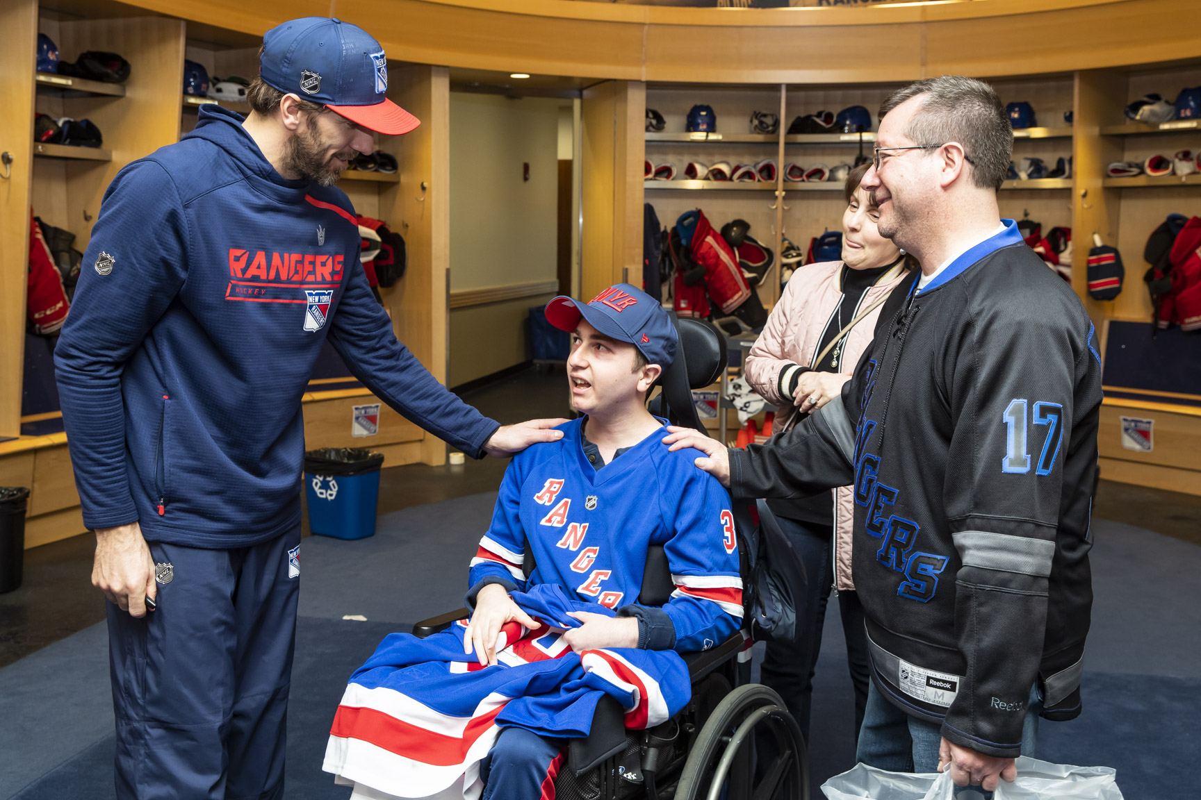 On Wednesday April 3rd 2019, Henrik had the honor to meet with Thomas and his family in the NYR locker-room post the Senators game. It was a heartwarming meeting for everyone involved and a dream come true for Thomas. Picture credit: Rebecca Taylor/MSG Photos