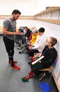 On Saturday October 19th HLF together with Frolunda and Joel Lundqvist hosted the first group of families from Ronald McDonald Hus in Gothenburg for a game experience and meet & greet.